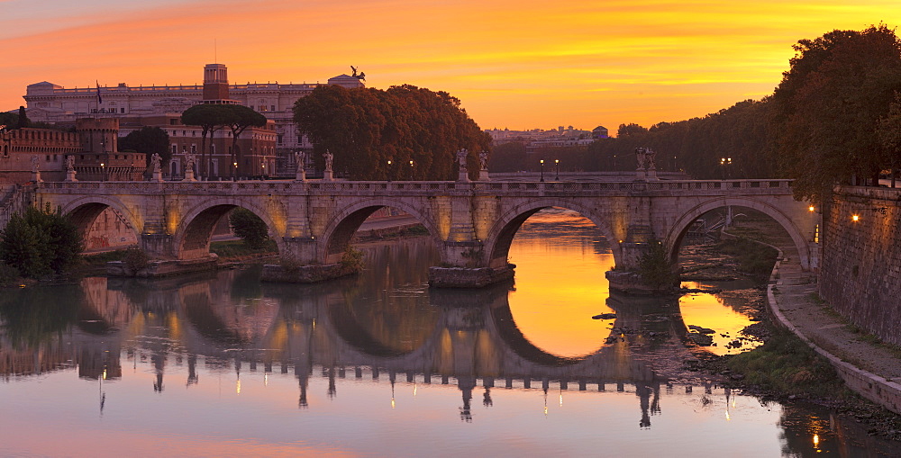 Ponte Sant'Angelo Bridge at sunrise, Tiber River, Rome, Lazio, Italy, Europe