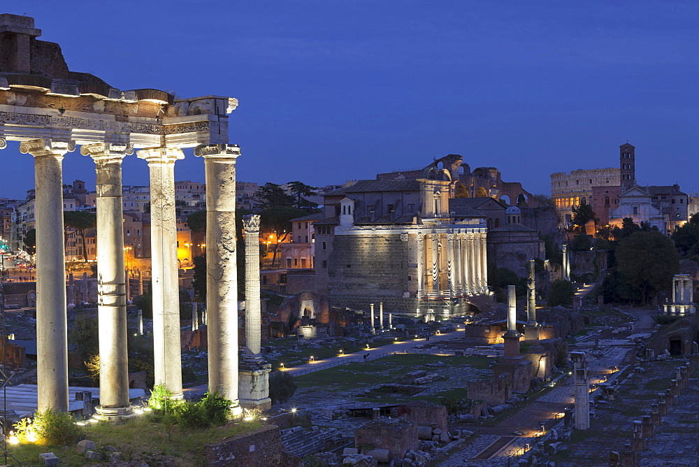 Roman Forum (Foro Romano), Temple of Saturn and Colosseum, UNESCO World Heritage Site, Rome, Lazio, Italy, Europe