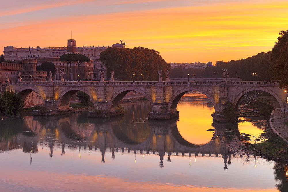 Ponte Sant'Angelo Bridge at sunrise, UNESCO World Heritage Site, Tiber River, Rome, Lazio, Italy, Europe