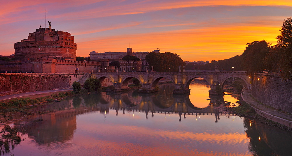 Castel Sant'Angelo, Ponte Sant'Angelo Bridge, UNESCO World Heritage Site, Tiber River, Rome, Lazio, Italy, Europe