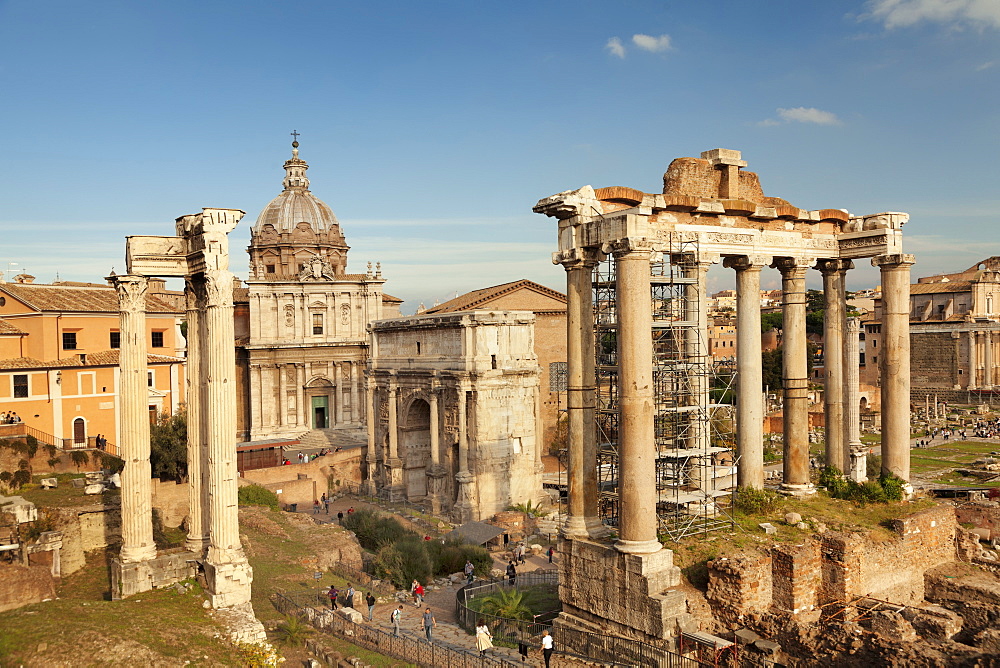 Roman Forum (Foro Romano), Temple of Saturn and Arch of Septimius Severus, UNESCO World Heritage Site, Rome, Lazio, Italy, Europe