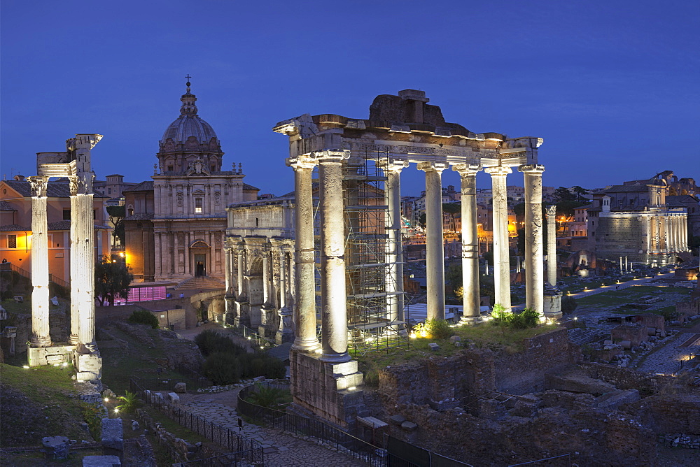 Roman Forum (Foro Romano), Temple of Saturn and Arch of Septimius Severus, UNESCO World Heritage Site, Rome, Lazio, Italy, Europe