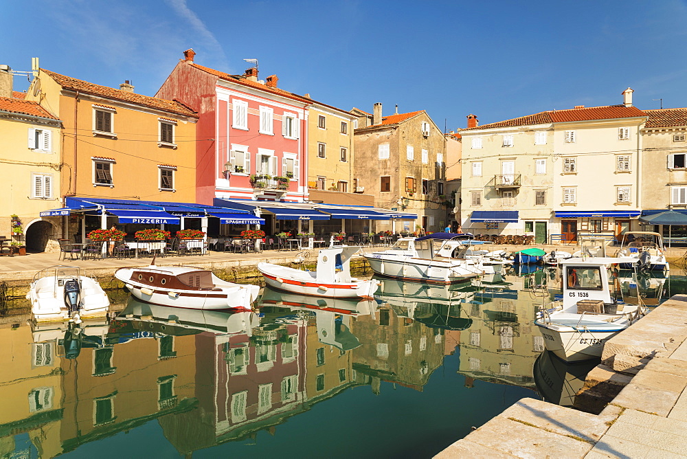 Restaurants at the harbour, Cres Town, Cres Island, Kvarner Gulf, Croatia, Europe