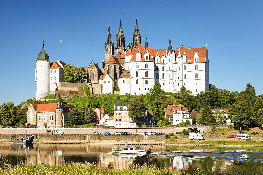 View over Elbe Ribe to Albrechtsburg Castle and Cathedral, Meissen, Saxony, Germany, Europe