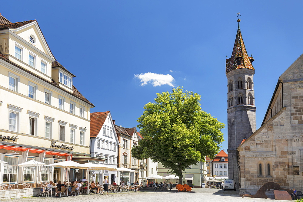 Street cafe at Johannisplatz square, Johanniskirche church, Schwaebisch-Gmund, Baden-Wurttemberg, Germany, Europe