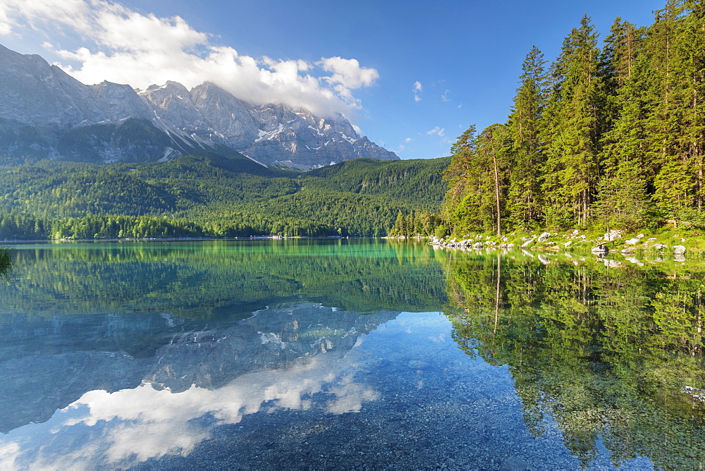 Lake Eibsee against Mount Zugspitze, 2962m, and Wetterstein Mountain Range, Grainau, Werdenfelser Land, Upper Bavaria, Germany, Europe