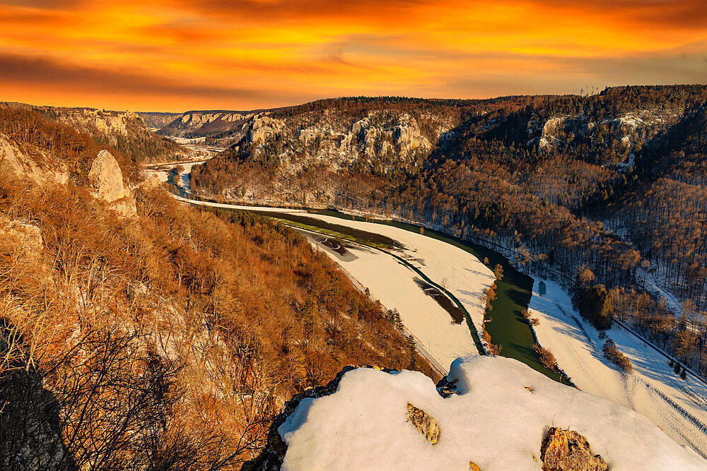 View from Eichfelsen Rock into Danube Gorge and Werenwag Castle at sunset, Upper Danube Nature Park, Swabian Alps, Baden-Wurttemberg, Germany, Europe