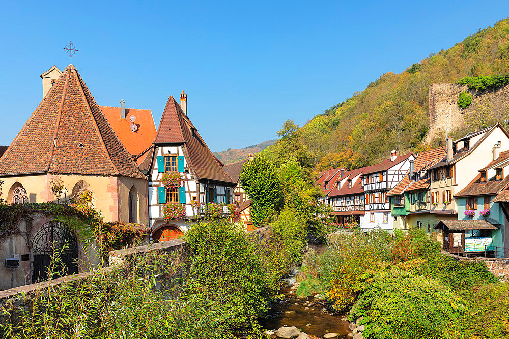 Half-timbered houses along Weiss River, Kaysersberg, Alsace, Alsatian Wine Route, Haut-Rhin, France, Europe