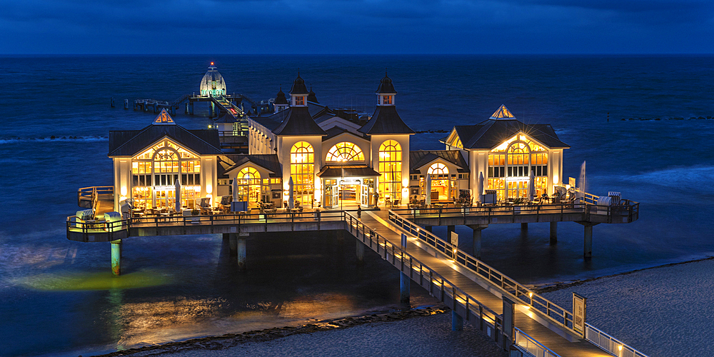 Pier on the beach of Sellin, Ruegen Island, Baltic Sea, Mecklenburg-Western Pomerania, Germany, Europe