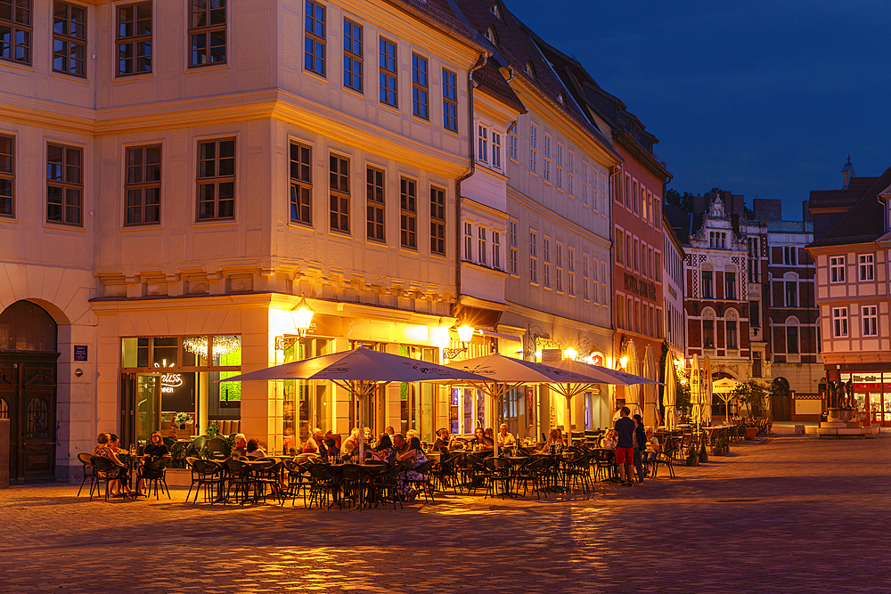 Cafe on the Market Place in the evening, Quedlinburg, Harz, Saxony-Anhalt, Germany, Europe