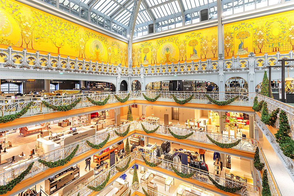 La Samaritaine department store at Christmas, Paris, Ile de France, France, Europe