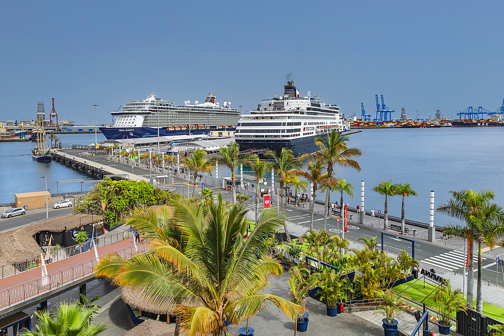 Cruiser liner at Centro Comercial El Muelle, Las Palmas de Gran Canaria, Gran Canaria, Canary Islands, Spain, Atlantic, Europe