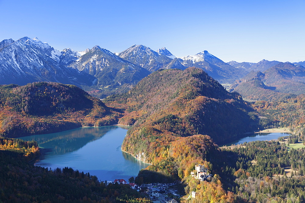 View of Alpsee Lake with Hohenschwangau Castle and Allgau Alps, Hohenschwangau, Fussen, Ostallgau, Allgau, Bavaria, Germany, Europe