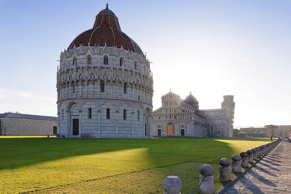 Baptistery, Duomo Santa Maria Assunta and the Leaning Tower, Piazza dei Miracoli, UNESCO World Heritage Site, Pisa, Tuscany, Italy, Europe