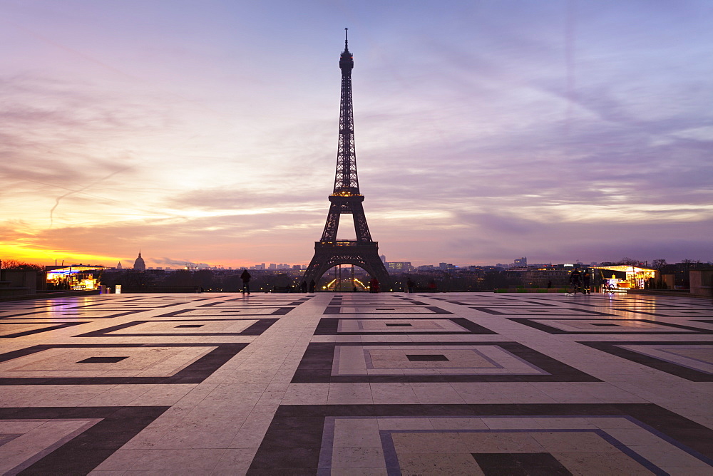 Trocadero and Eiffel Tower at sunrise, Paris, Ile de France, France, Europe 