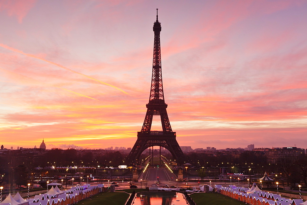 Eiffel Tower at sunrise, Paris, Ile de France, France, Europe 