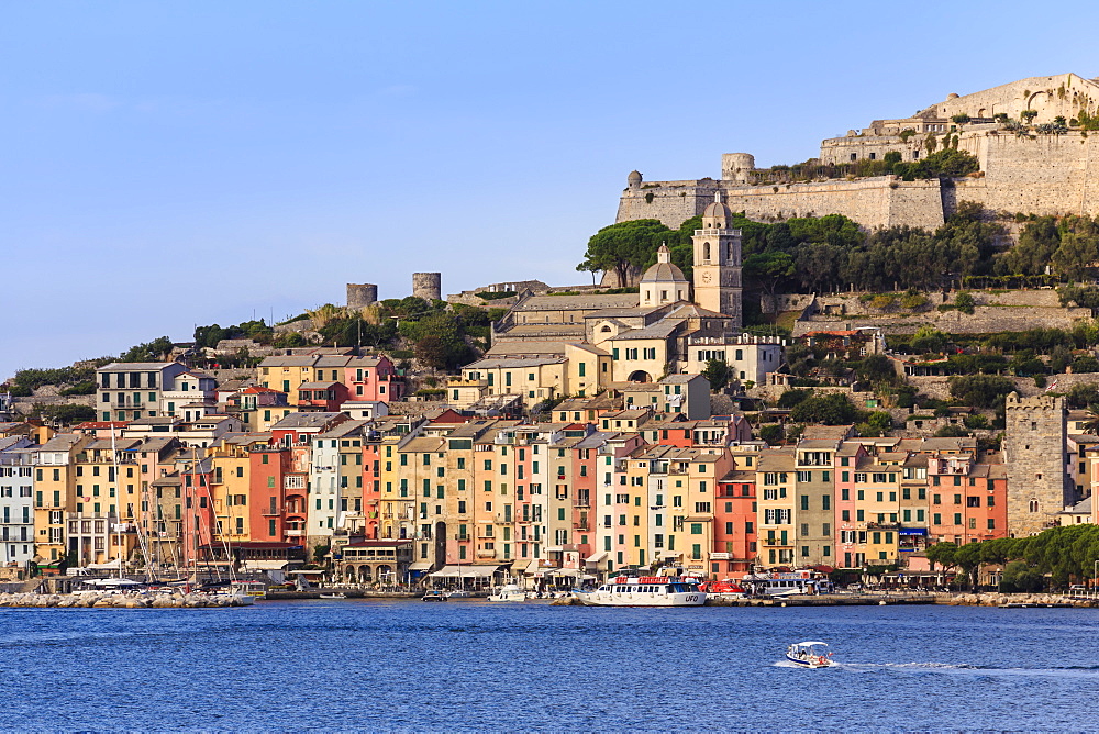 Portovenere (Porto Venere), UNESCO World Heritage Site, harbourfront houses, church and castle, Ligurian Riviera, Liguria, Italy, Europe