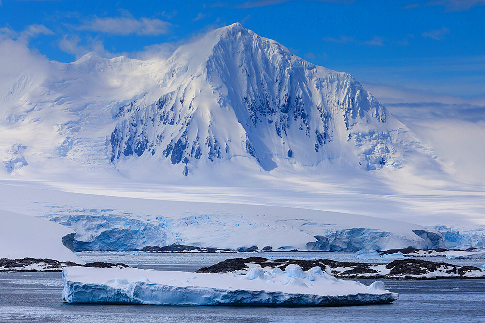 Misty Mount William, glaciers and icebergs, sunny weather, Anvers Island, from Bismarck Strait, Antarctic Peninsula, Antarctica, Polar Regions