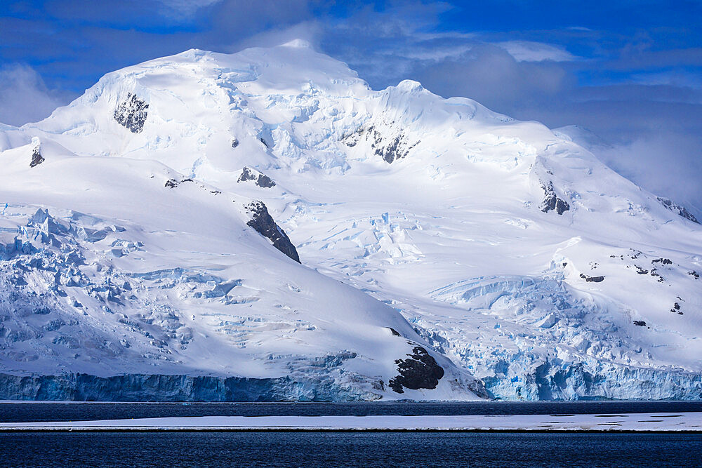 Low lying Half Moon Island, Livingston Island mountain and glacier backdrop, sunny day, South Shetland Islands, Antarctica, Polar Regions