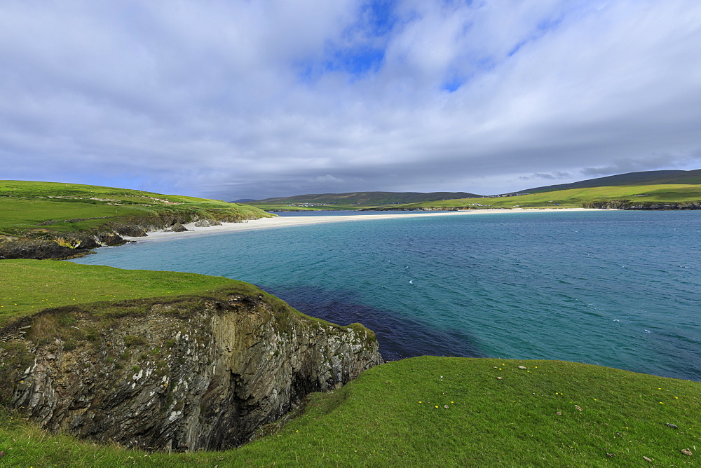 St. Ninian's Isle, white shell sand beach, largest tombolo in United Kingdom, South West Mainland, Shetland Islands, Scotland, United Kingdom, Europe