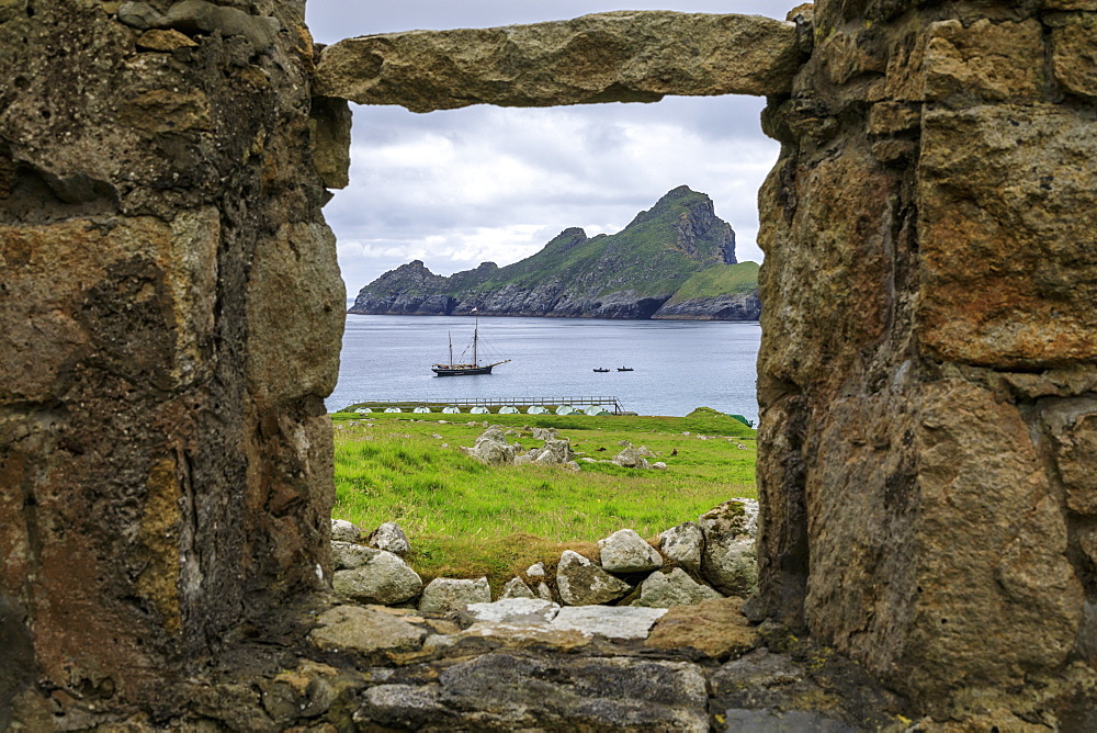 Village Bay through stone remains of evacuated village, Hirta, St. Kilda Archipelago, UNESCO World Heritage Site, Outer Hebrides, Scotland, United Kingdom, Europe