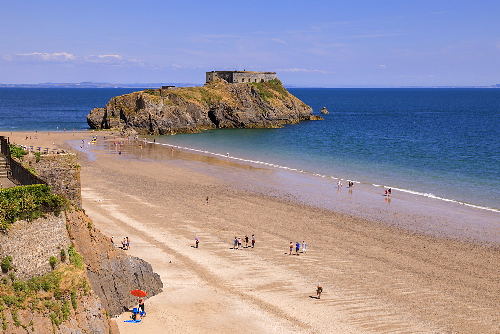 Castle Beach and St. Catherine's Island, sunny day with blue sky in summer, Tenby, Pembrokeshire, Wales, United Kingdom, Europe