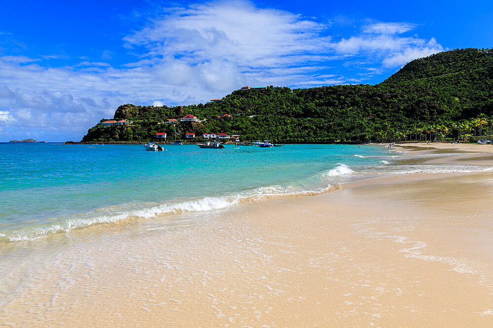 Beautiful turquoise sea and wooded hills, white sand St. Jean (Saint Jean) Beach, St. Barthelemy (St. Barts) (St. Barth), West Indies, Caribbean, Central America