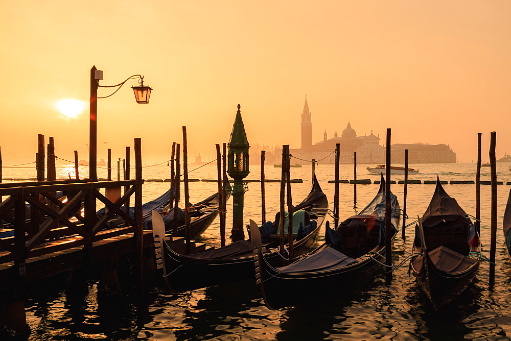 Venetian sunrise, winter fog, gondolas, San Giorgio Maggiore and Lido, Venice, UNESCO World Heritage Site, Veneto, Italy, Europe