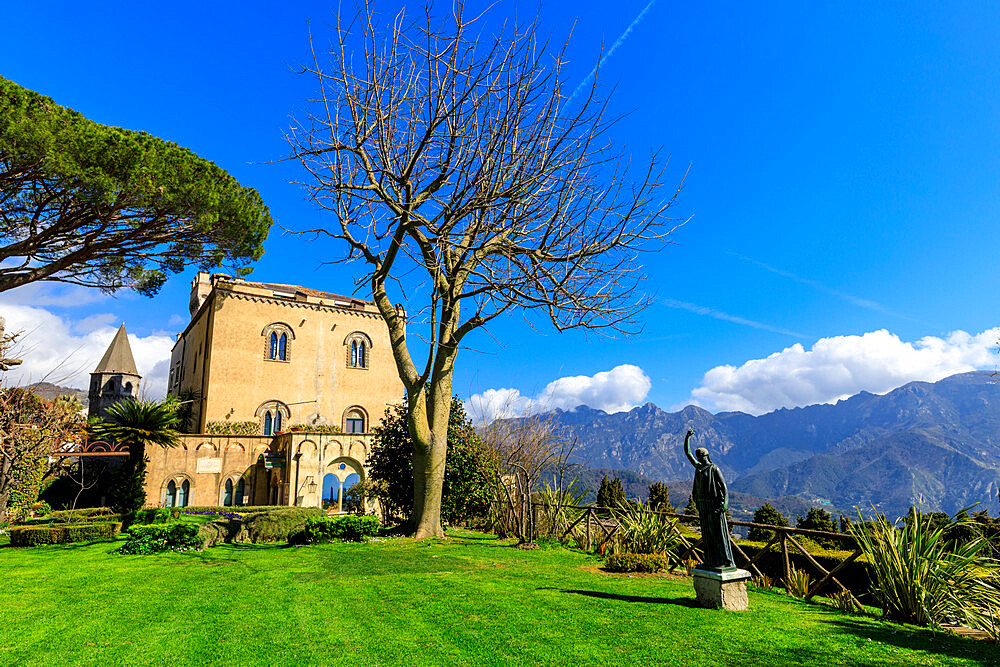 Spectacular Garden in spring, Villa Cimbrone, in cliff top Ravello, Amalfi Coast, UNESCO World Heritage Site, Campania, Italy, Europe