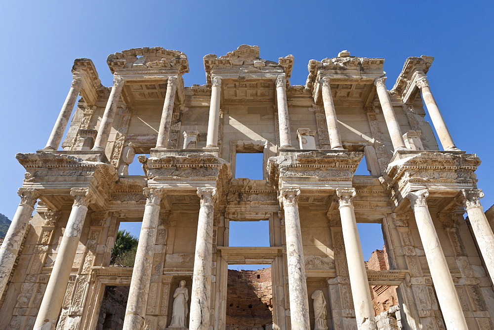 Facade of the Library of Celsus, Roman ruins of ancient Ephesus, near Kusadasi, Anatolia, Turkey, Asia Minor, Eurasia