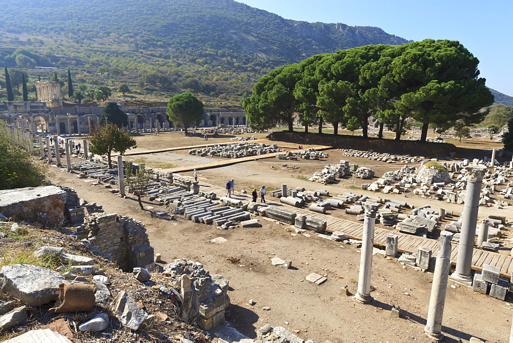 Elevated view of the Agora, looking towards the Library of Celsus, Roman ruins of ancient Ephesus, Anatolia, Turkey, Asia Minor, Eurasia