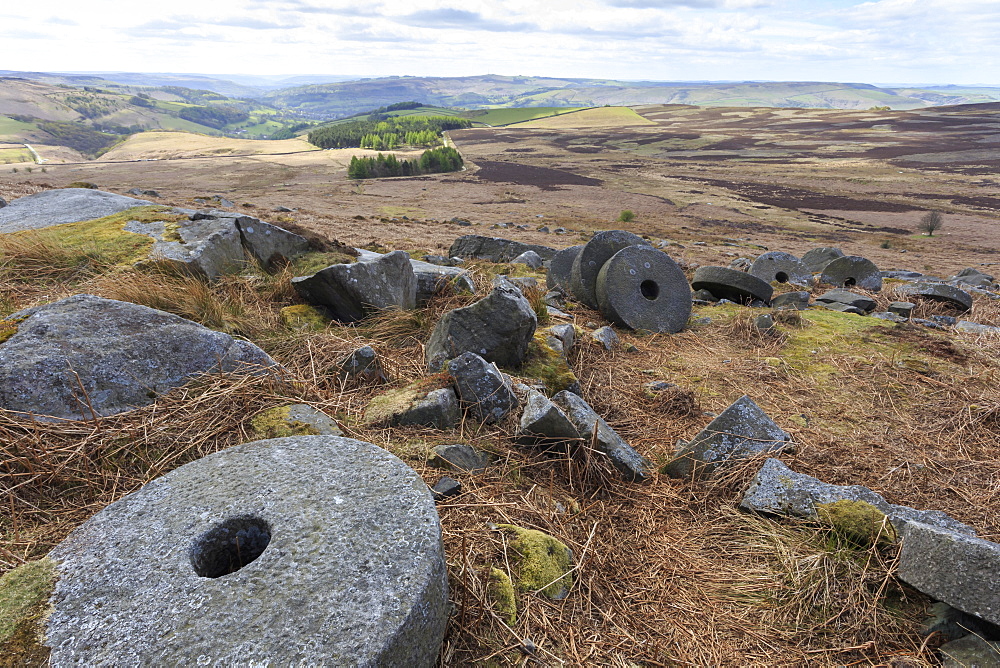 Old millstones, Stanage Edge, fine spring day, near Hathersage, Peak District National Park, Derbyshire, England, United Kingdom, Europe 