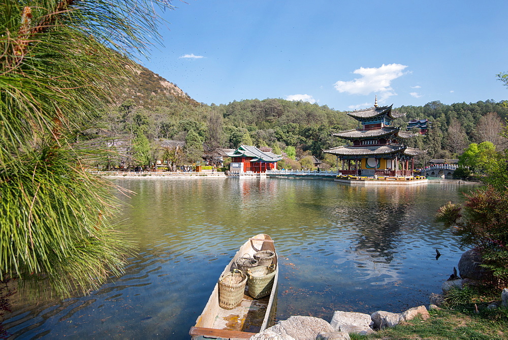 Jade Spring Park and Black Dragon Pool with boat carrying wicker baskets, and Moon Embracing Pavilion, Lijiang, Yunnan, China, Asia 