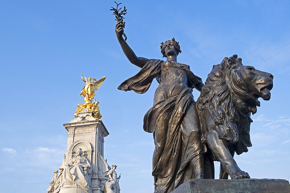 The Victoria Memorial statue outside Buckingham Palace, the official residence of the Queen in London, England, United Kingdom, Europe