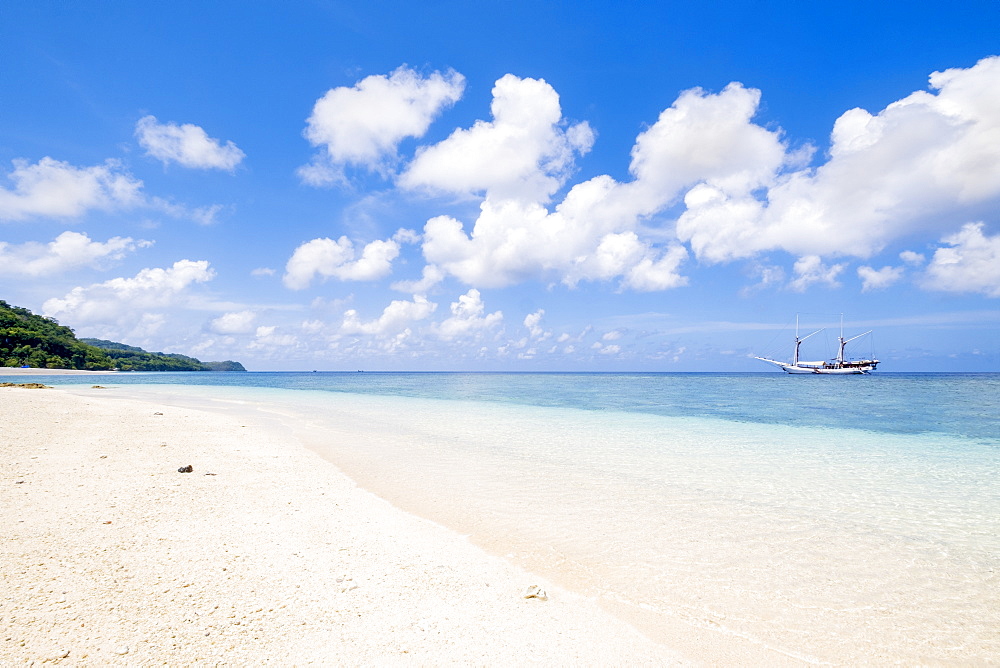 A traditional wooden Bugis pinisi ship moored off Nailaka beach, Rhun, Banda Islands, Maluku, Spice Islands, Indonesia, Southeast Asia, Asia