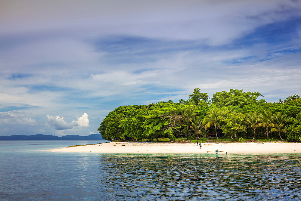 An outrigger canoe on a deserted beach, Pulau Molana Island, Ambon, Maluku, Spice Islands, Indonesia, Southeast Asia, Asia