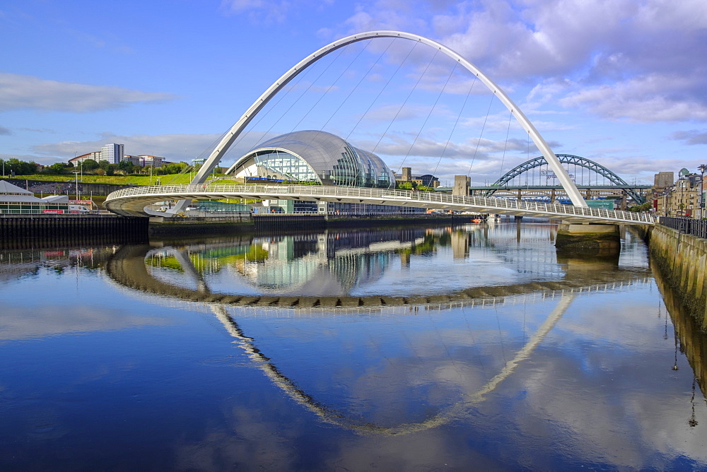 The Sage Arts Centre, Gateshead Millennium Bridge and Tyne Bridge over the Tyne River, Gateshead, Tyne and Wear, England, United Kingdom, Europe