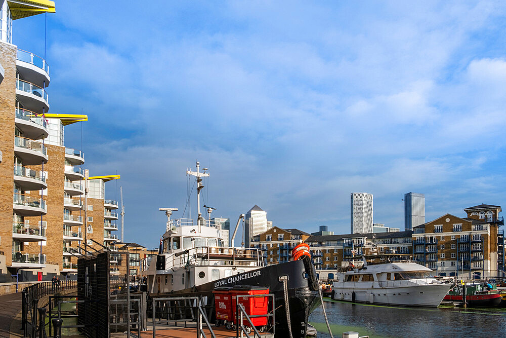 Boats moored in the marina next to modern residential apartments, Limehouse Basin, Regents Canal, Tower Hamlets, London, England, United Kingdom, Europe