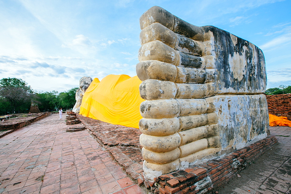 Phra Noon Reclining Buddha at Wat Lokayasutharam, Ayutthaya, Thailand, Southeast Asia, Asia