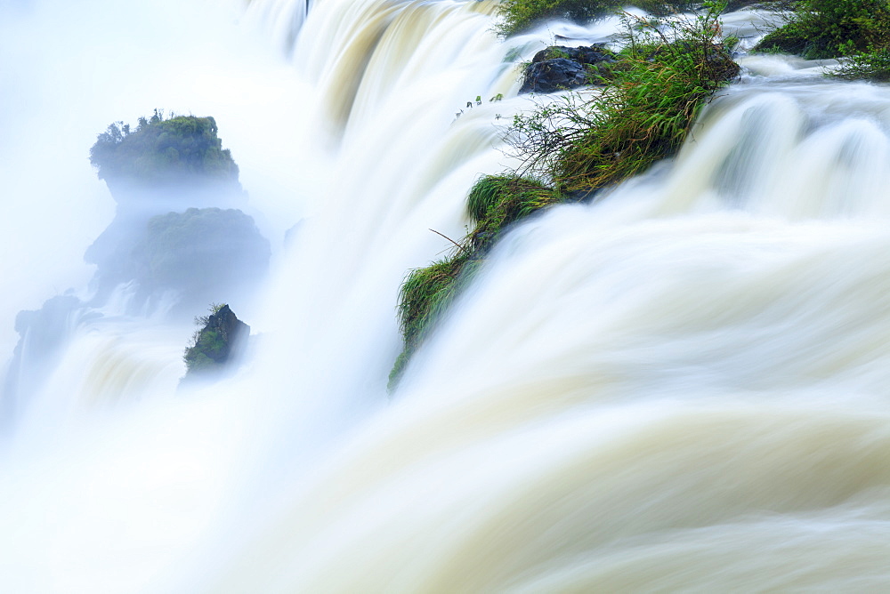 Iguacu (Iguazu) (Iguassu) falls in full flow, UNESCO World Heritage Site, Argentina, South America