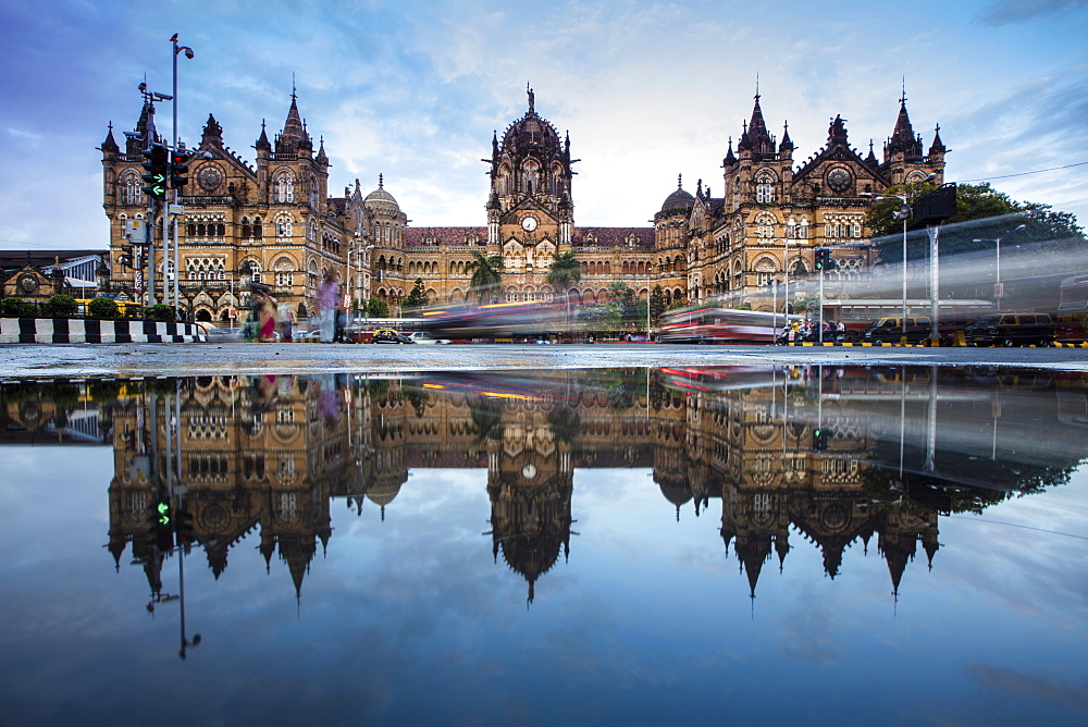 Chhatrapati Shivaji Terminus (Victoria Terminus), UNESCO World Heritage Site, historic railway station built by the British. Mumbai (Bombay), Maharashtra, India, Asia