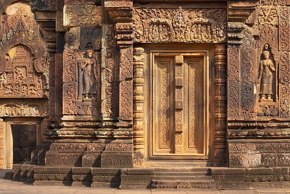 Detailed carving on the facade of a temple at Banteay Srei in Angkor, UNESCO World Heritage Site, Siem Reap, Cambodia, Indochina, Southeast Asia, Asia