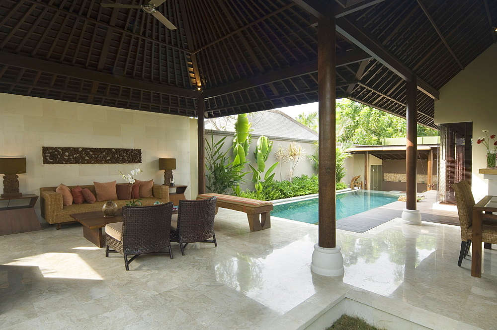 Contemporary sitting area opened up to private pool