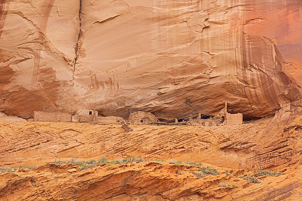 USA, Arizona, Ancestral pueblo ruins in Canyon de Chelly National Monument