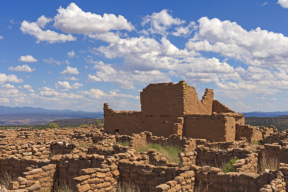 USA, New Mexico, Espanola, Puye Cliffs, Ruins of Puye Cliff Dwellings on sunny day