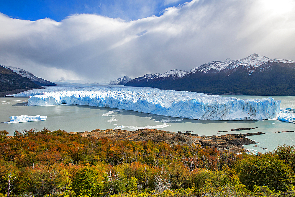 Argentina, Santa Cruz, El Calafate, Clouds over Perito Moreno Glacier