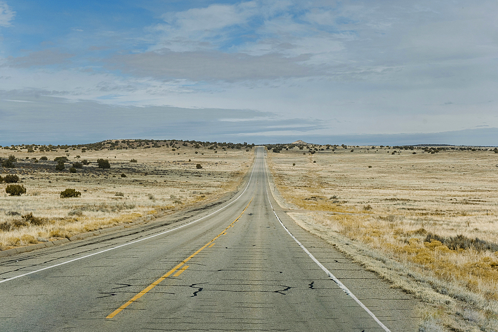USA, Utah, Thompson Springs, Empty highway in desert landscape