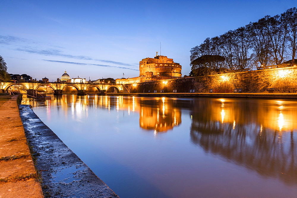 Dusk on the ancient palace of Castel Sant'Angelo with statues of angels on the bridge on Tiber RIver, UNESCO World Heritage Site, Rome, Lazio, Italy, Europe