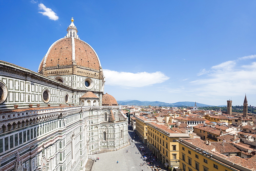 The ancient Duomo di Firenze built with polychrome marble panels and Brunelleschi's Dome, Florence, UNESCO World Heritage Site, Tuscany, Italy, Europe