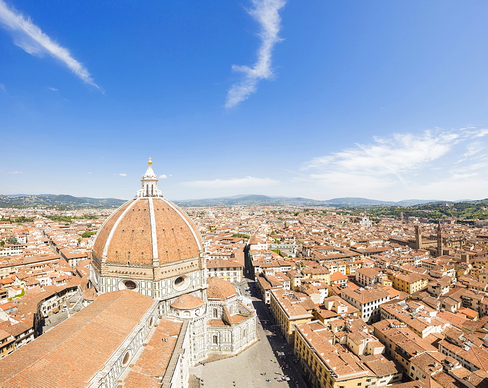 View of the old town of Florence with the Duomo di Firenze and Brunelleschi's Dome in the foreground, Florence, UNESCO World Heritage Site, Tuscany, Italy, Europe